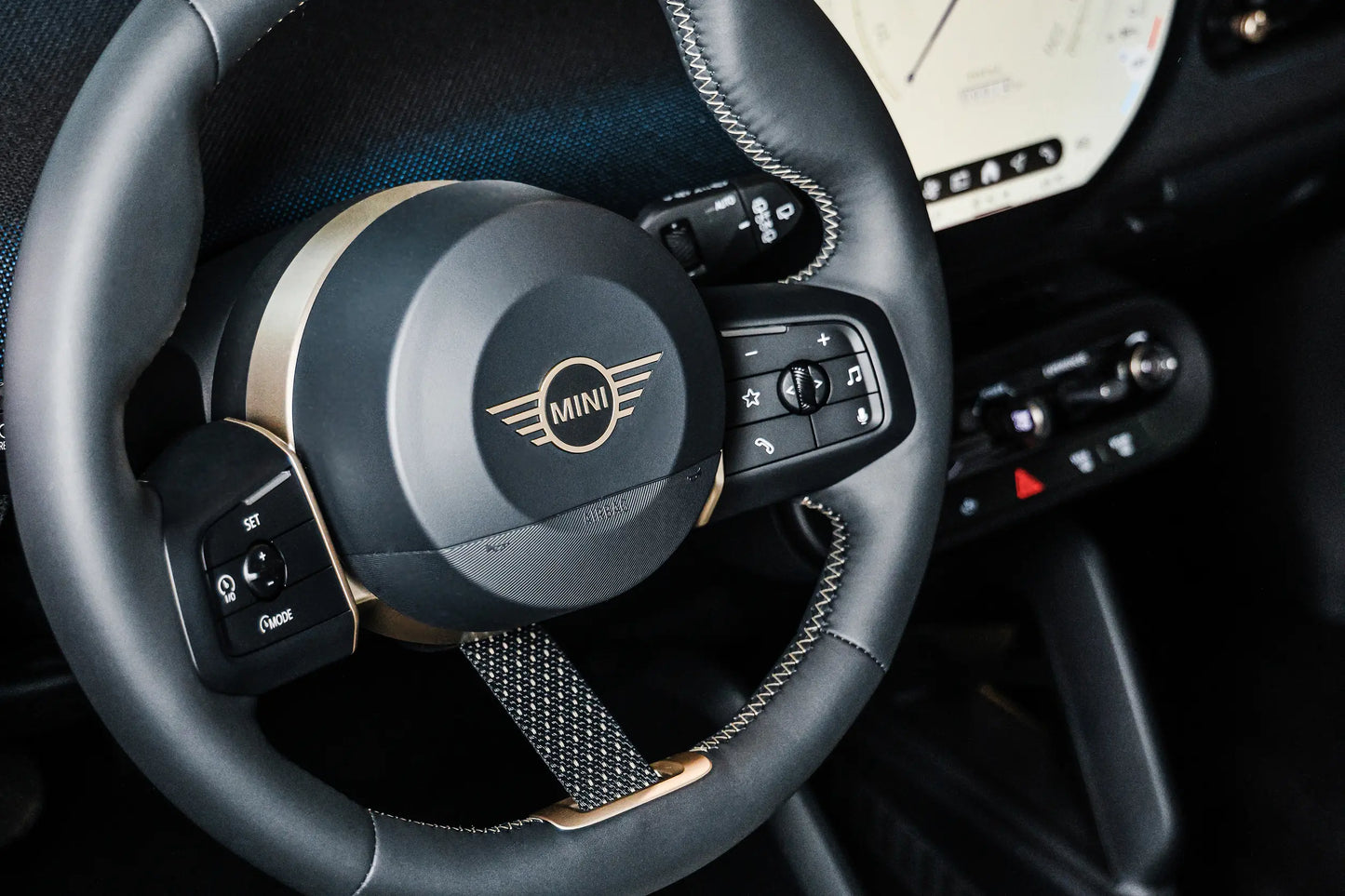 Spotlight Electric MINI COOPER