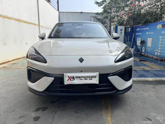 Certificated Pre-Owned Baojun Yunhai PHEV 2026 Edition 140km Standard Version