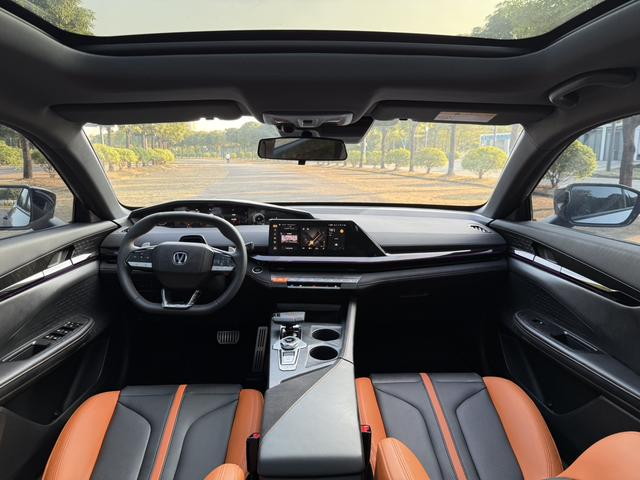 Certificated Pre-Owned Changan UNI-V 2025 1.5T 500Bar Premium Sport Edition - u22200865