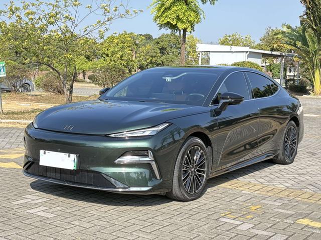 Certificated Pre-Owned Geely Galaxy Xingyao 8 PHEV 2025 Edition 130km EM-i Prestige Edition -u22072582