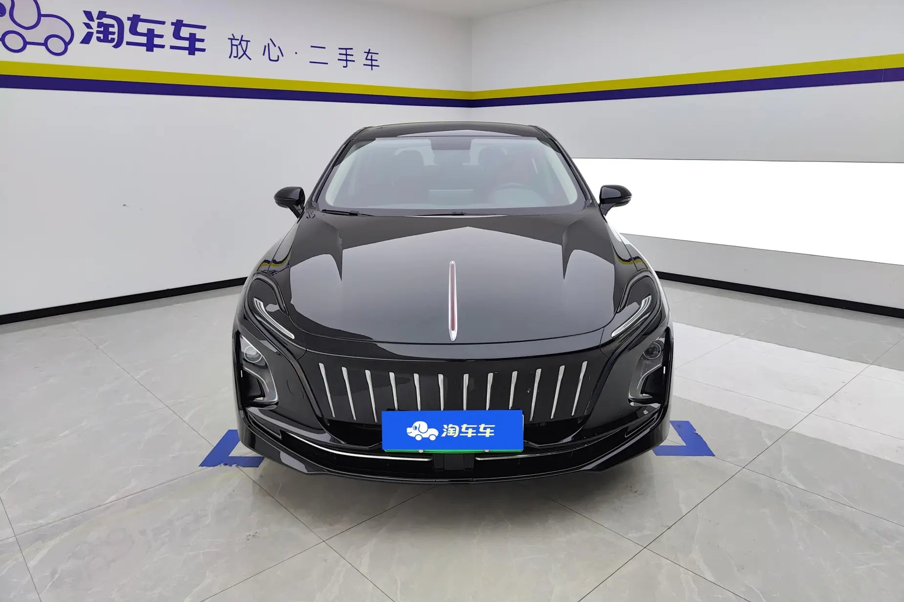 Certificated Pre-Owned Hongqi E-QM5 2023 Edition Restyled Basic Travel Version