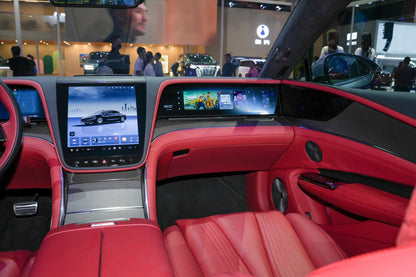 Yangwang Looking up at U7 -Hybrid PHEV