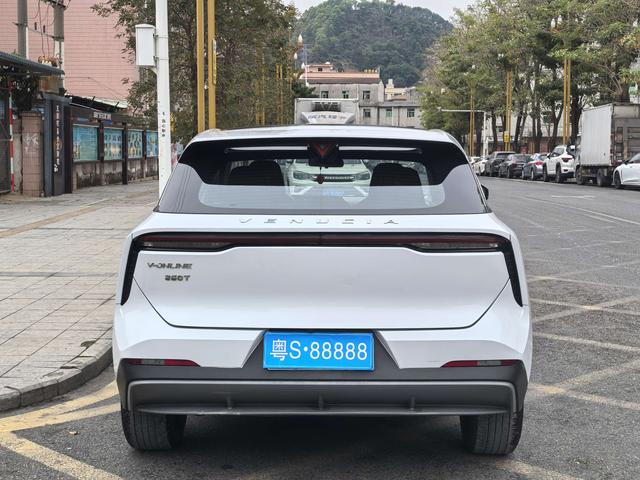 Certificated Pre-Owned Dongfeng Nissan Venucia Big V 2022 260T Idol Edition - u22627056