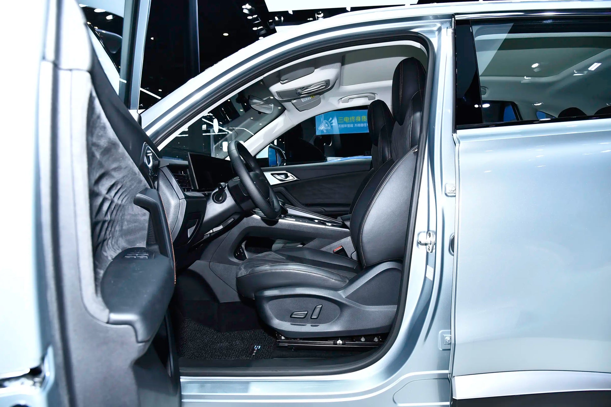 SAIC Motor Roewe D5X DMH -Hybrid PHEV