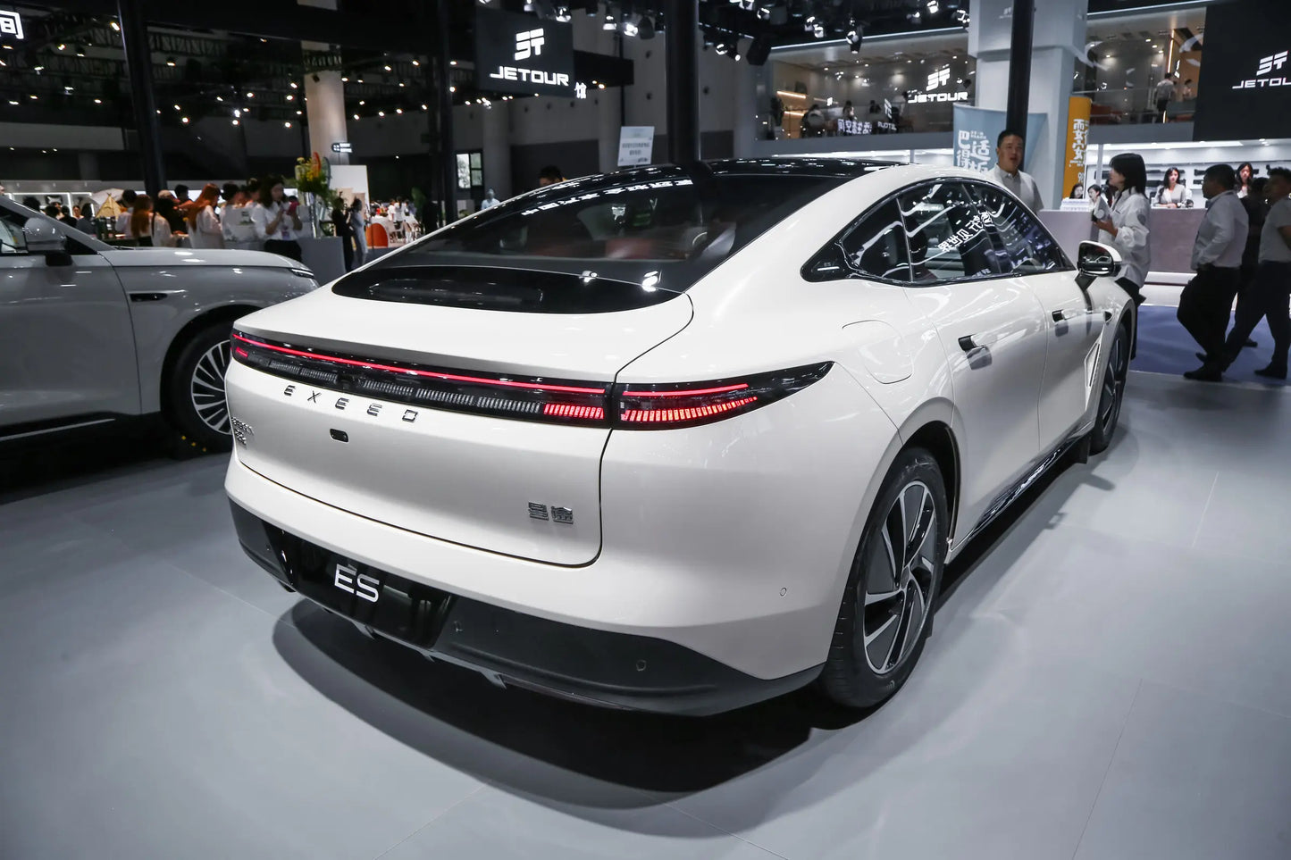 Exeed Stellar Era ES-Hybrid REEV