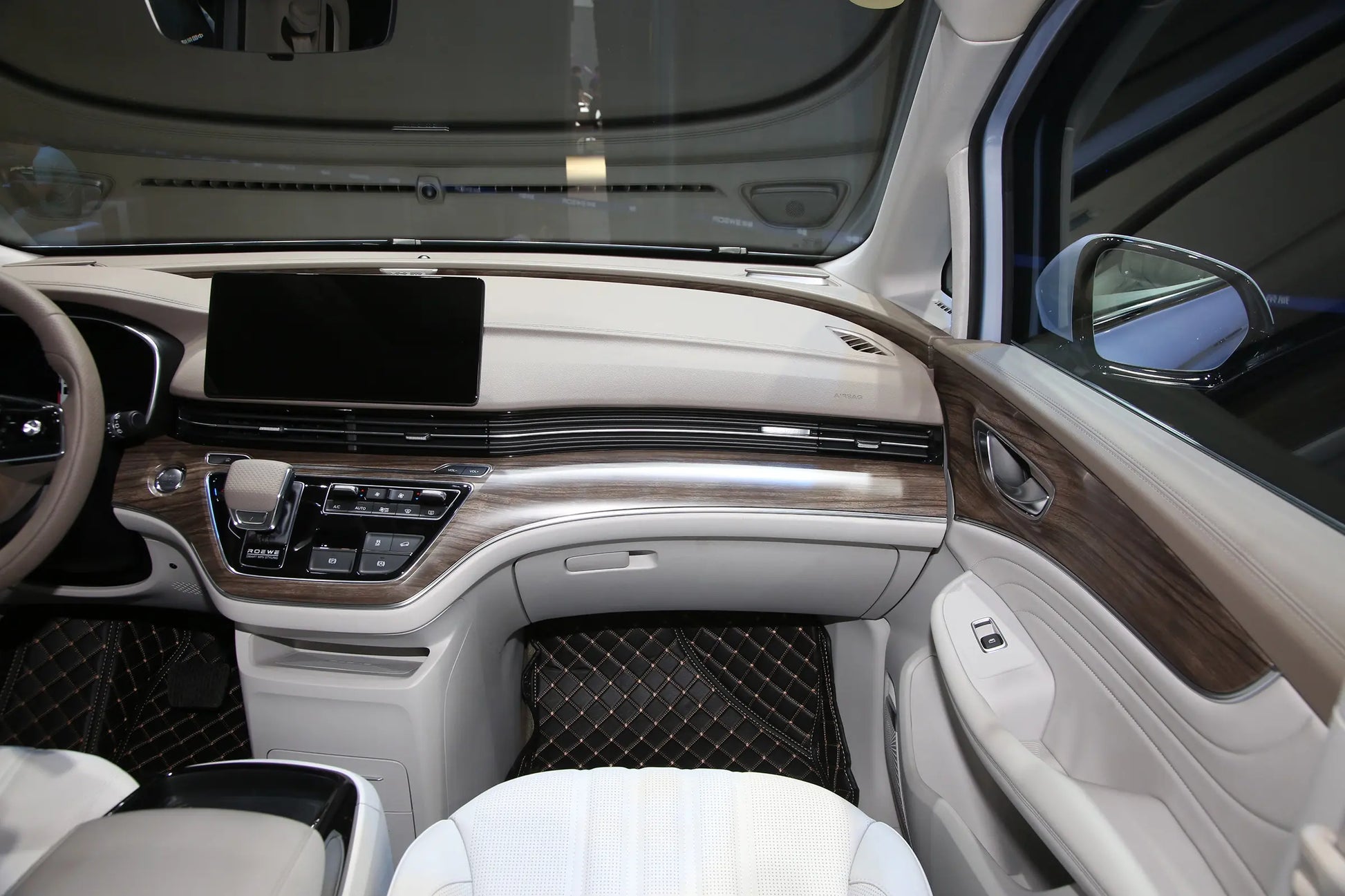 SAIC Motor Roewe iMAX8 EV