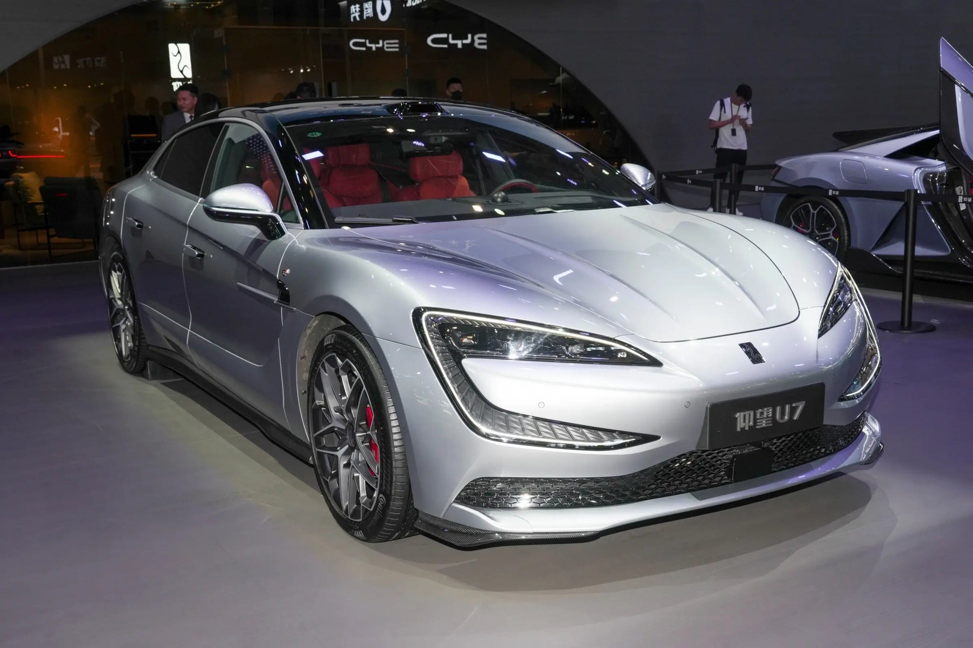 Yangwang Looking up at U7 -Hybrid PHEV