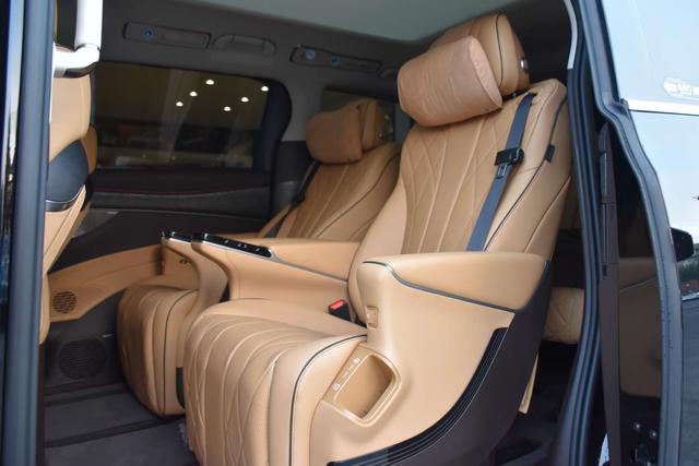 Certificated Pre-Owned Denza D9 DM 2024 980 4WD Premium Edition -u22584957