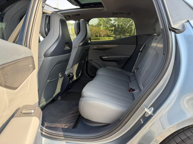 Certificated Pre-Owned Lynk & Co 07 EM-P 2024 126 Long Range Ultra -u22680351