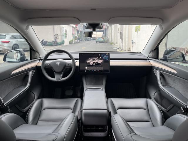 Pre-Owned Tesla Model Y 2024 Rear-Wheel Drive Version