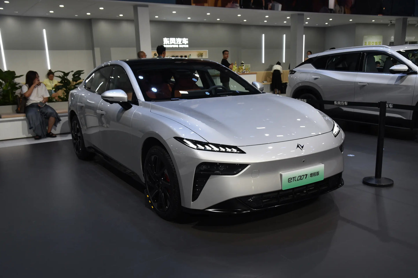 Dongfeng eπ007-Hybrid REEV