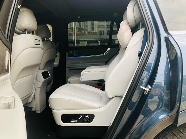Certificated Pre-Owned Wenjie M9 2024 Extended Range Ultra Six-Seater Version -u22339807