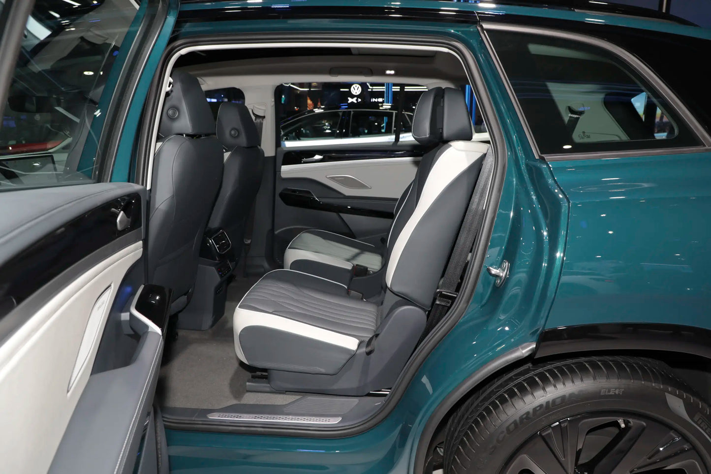 FAW-Volkswagen ID.6 CROZZ