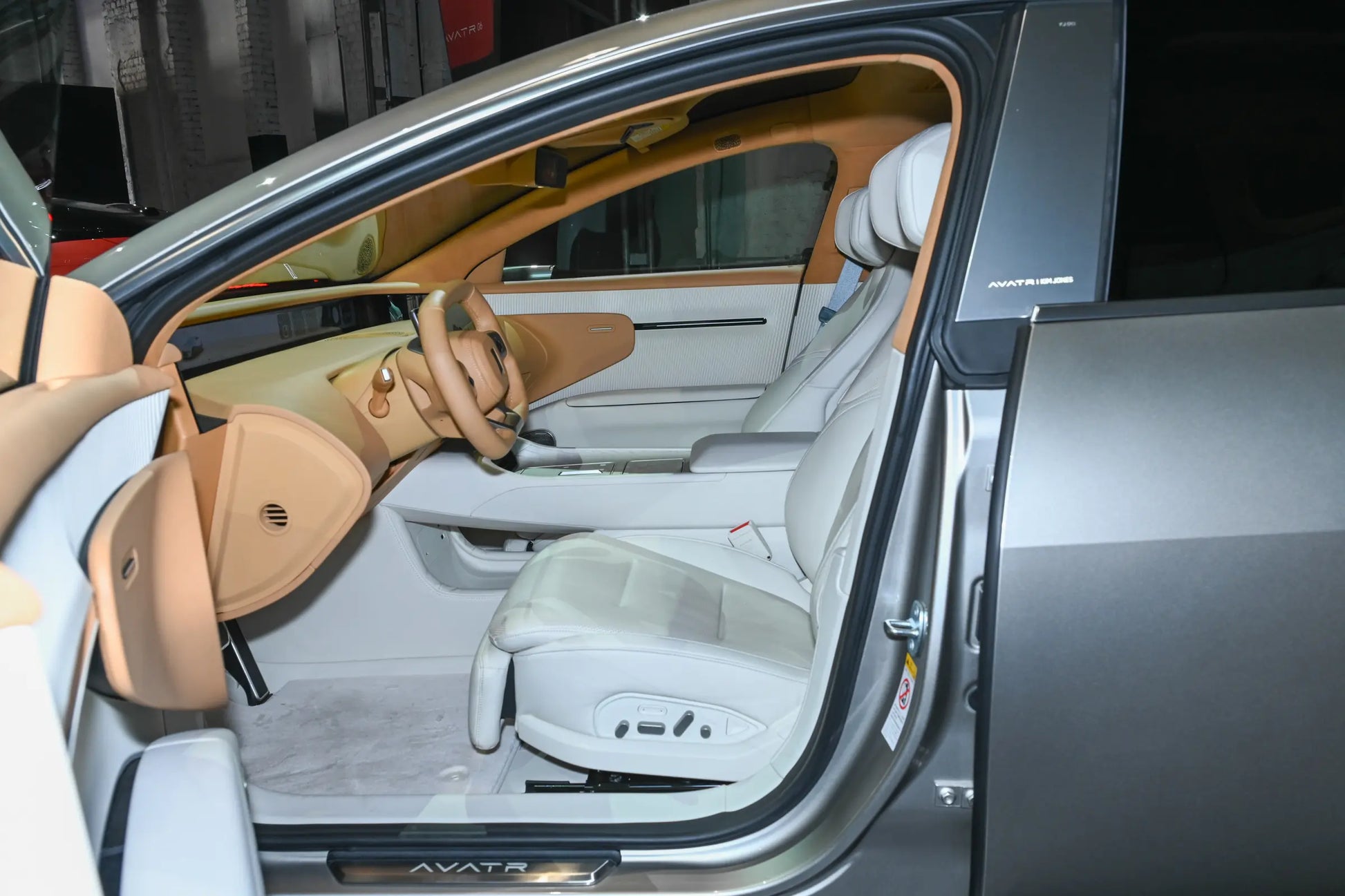 AVATR 12-Hybrid REEV