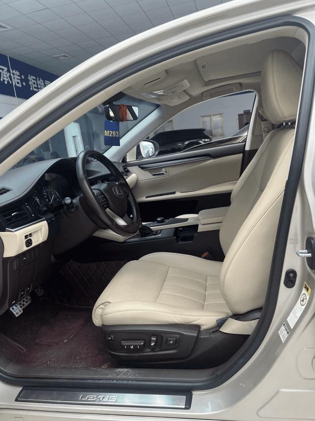 Certificated Pre-Owned Lexus ES 2016 Model 200 Midnight Special Limited Edition - u22065732