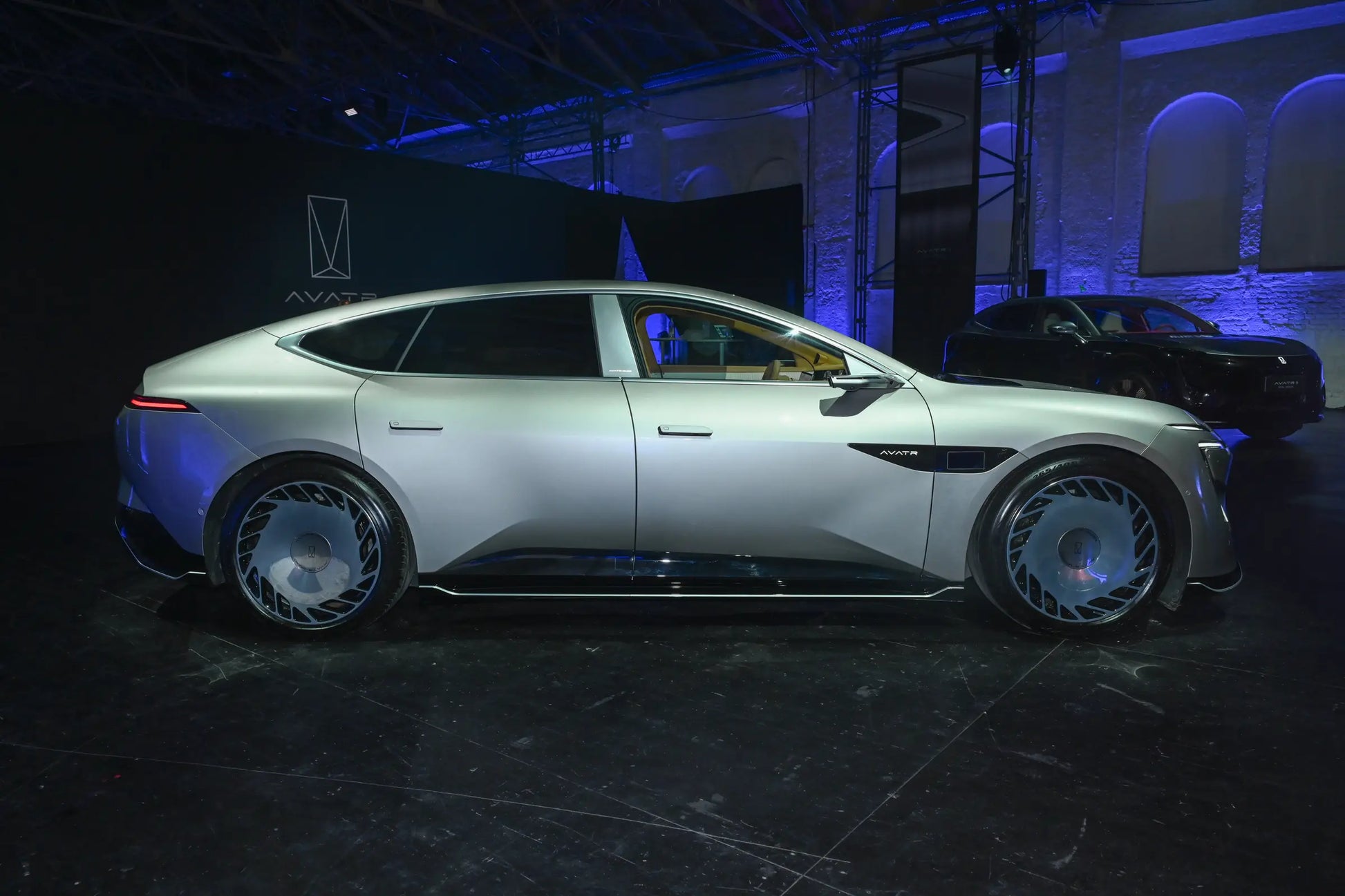 AVATR 12-Hybrid REEV