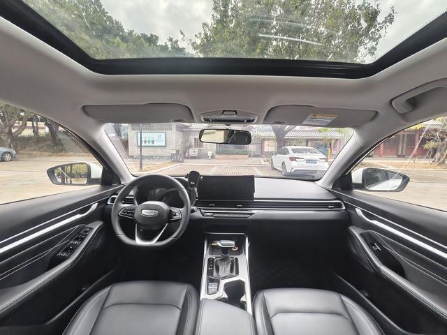 Certificated Pre-Owned Geely Emgrand 2025 4th Generation 1.5L CVT Premium Edition - u22611337