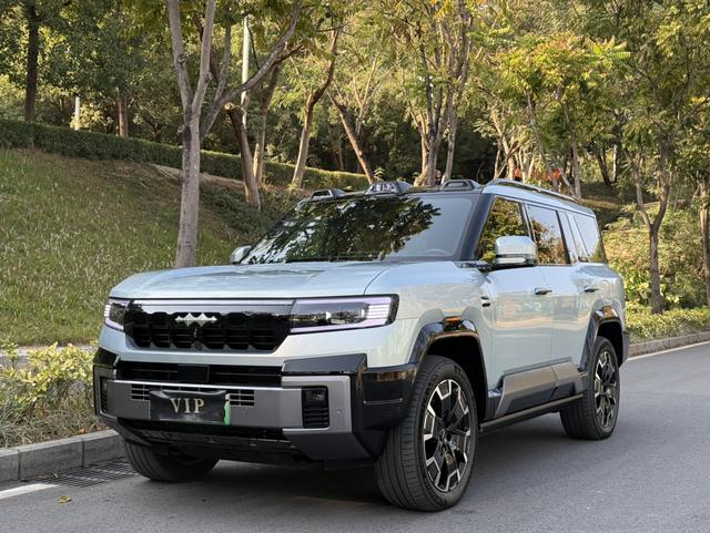 Certificated Pre-Owned Formula Leopard 8 2025 Brave and Wise Flagship Edition 7-Seater -u22495275