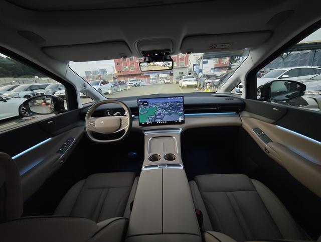 Certificated Pre-Owned XPENG X9 2025 All-Electric 650 Long Range Max -u22352047