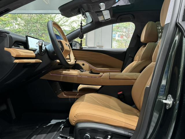 Certificated Pre-Owned Geely Galaxy Xingyao 8 PHEV 2025 Edition 130km EM-i Flagship Version