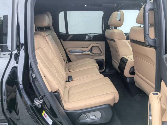 Certificated Pre-Owned Formula Leopard 8 2025 Brave and Intelligent Flagship Edition 7-Seater -u21982896