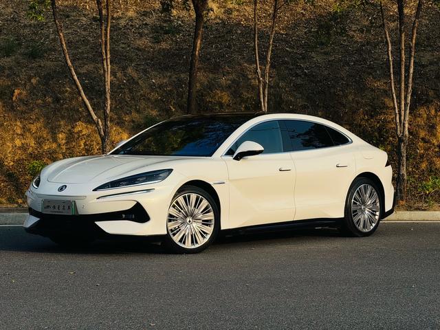 Certificated Pre-Owned Denza Z9 DM 2024 1100 4WD Ultra Edition -u22732288