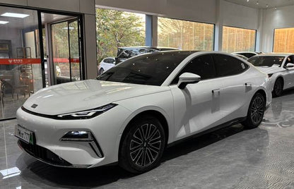 Certificated Pre-Owned Geely Galaxy Xingyao 8 PHEV 2025 Edition 130km EM-i Premium Version