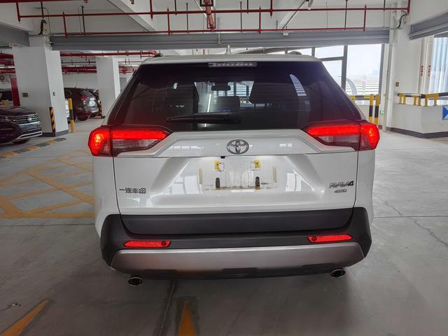 Certificated Pre-Owned RAV4 Rongfang 2021 2.0L CVT Four-wheel Drive Fashion Plus Edition - u22232164