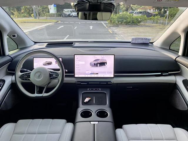 Certificated Pre-Owned VOYAH Dreamer PHEV 2025 AWD Flagship Qiankun Edition -u21777170