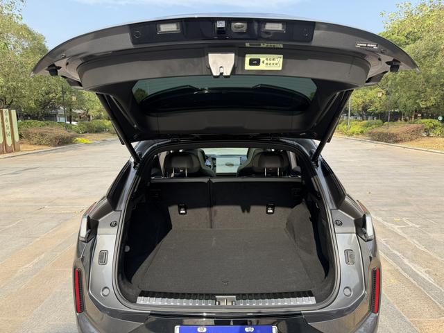 Certificated Pre-Owned Lynk & Co 08 EM-P 2023 220 AWD Performance Halo -u21897607