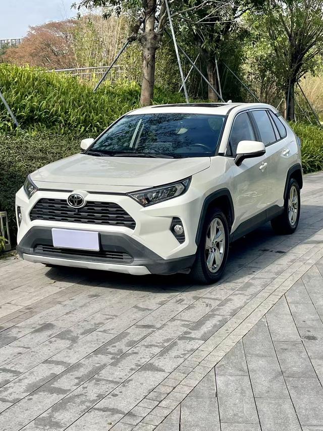 Certificated Pre-Owned RAV4 Rongfang 2021 2.0L CVT Two-Wheel Drive Fashion Edition - u22072343