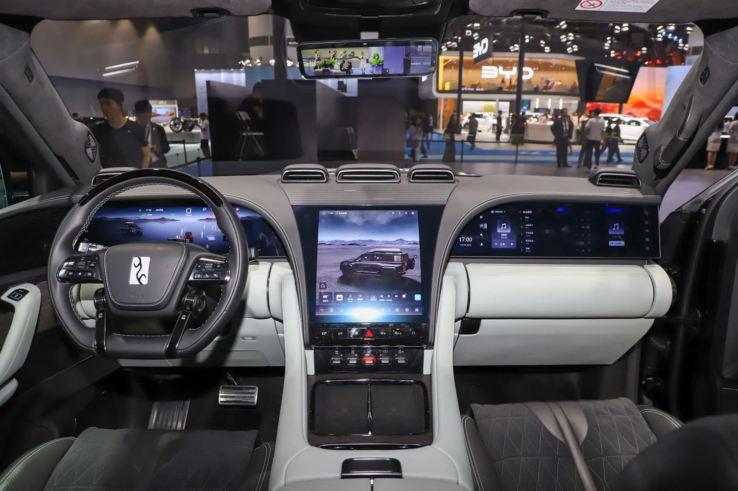 Yangwang U8-Hybrid REEV