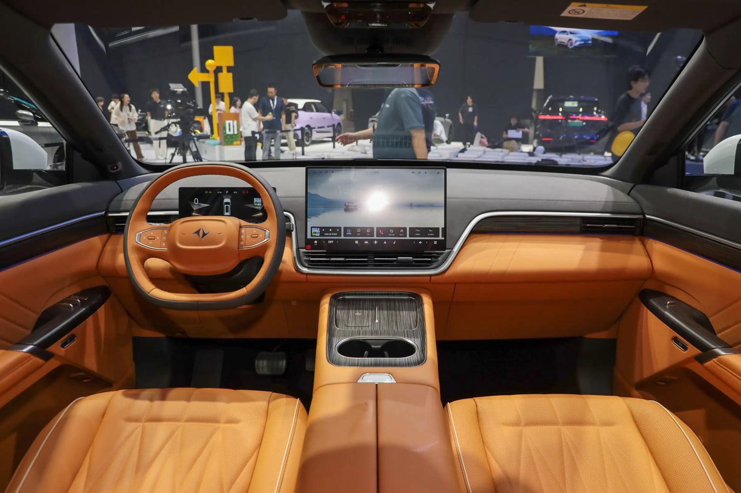 Dongfeng eπ008-Hybrid REEV