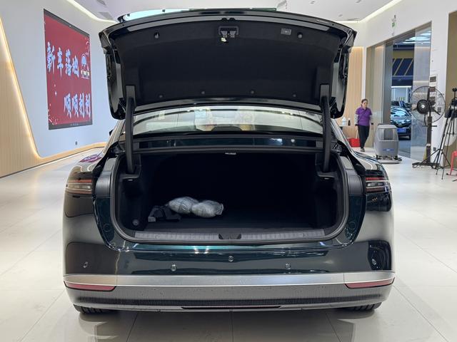 Certificated Pre-Owned Fengyun A9L 2025 4WD High-Energy Peak Edition -u22511467