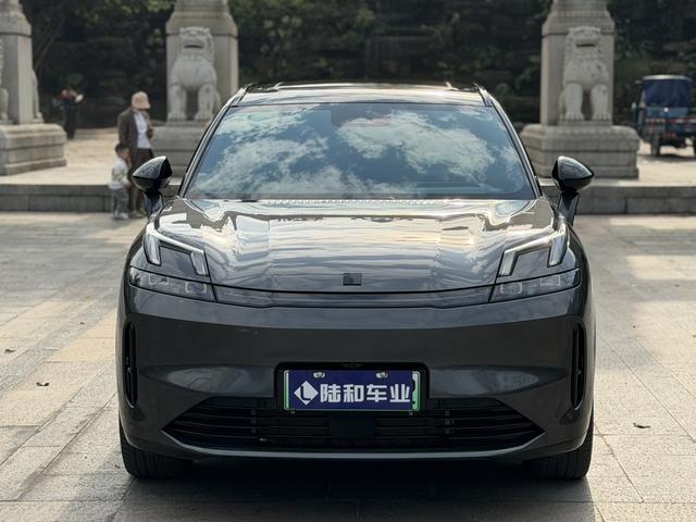 Certificated Pre-Owned Lynk & Co 08 EM-P 2023 220 AWD Performance Halo -u21897607