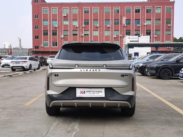 Certificated Pre-Owned Lynk & Co 08 EM-P 2023 220 AWD Performance Halo -u21901946