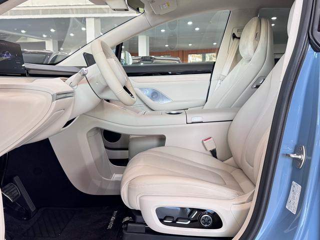 Certificated Pre-Owned Zhijie R7 2024 All-Electric 100kWh Ultra Four-Wheel Drive Version