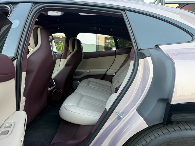 Xiaomi YU7 2025 Long Range High Performance 4WD Max Edition