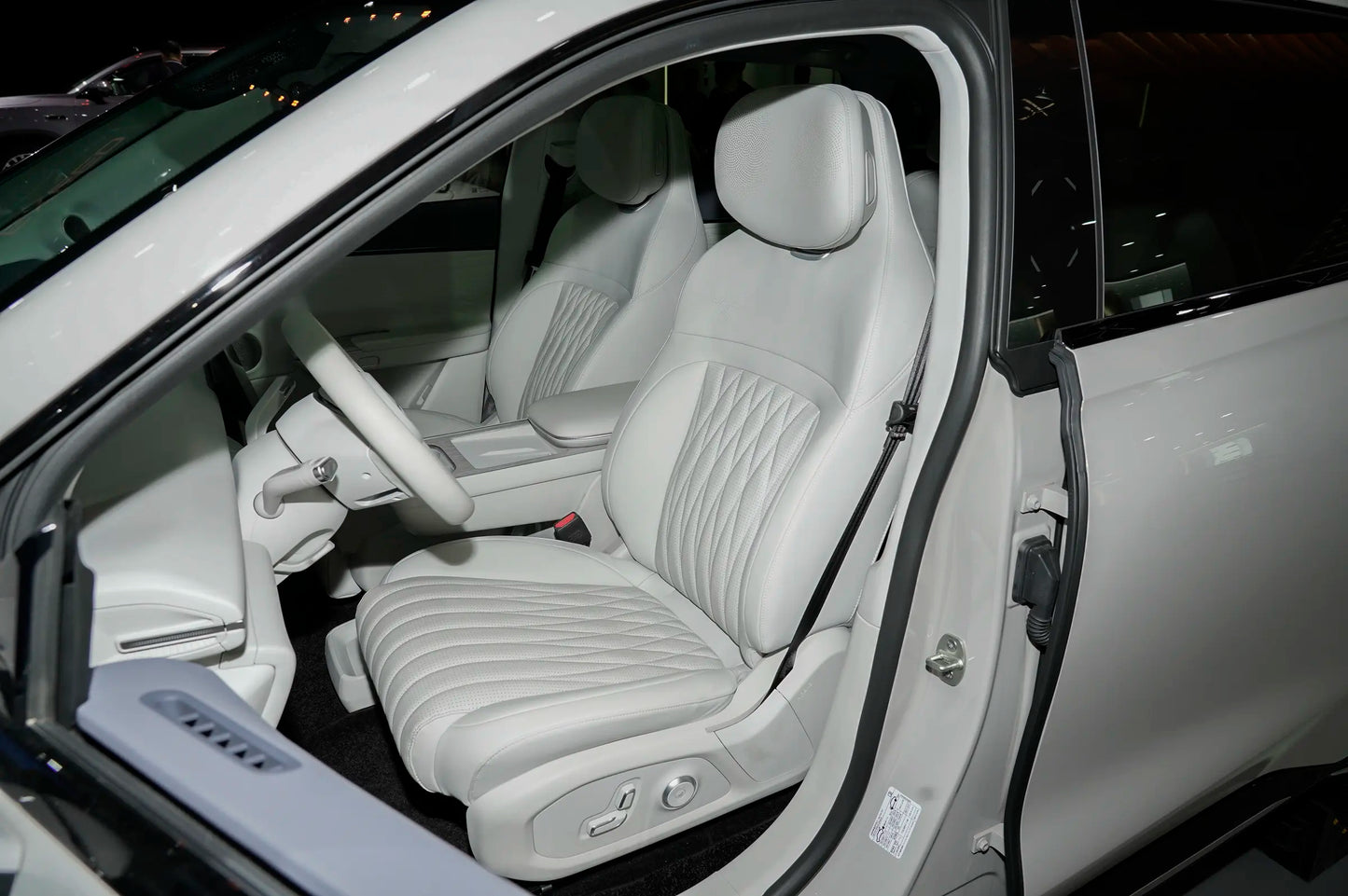 Exeed Stellar Era ET-Hybrid REEV