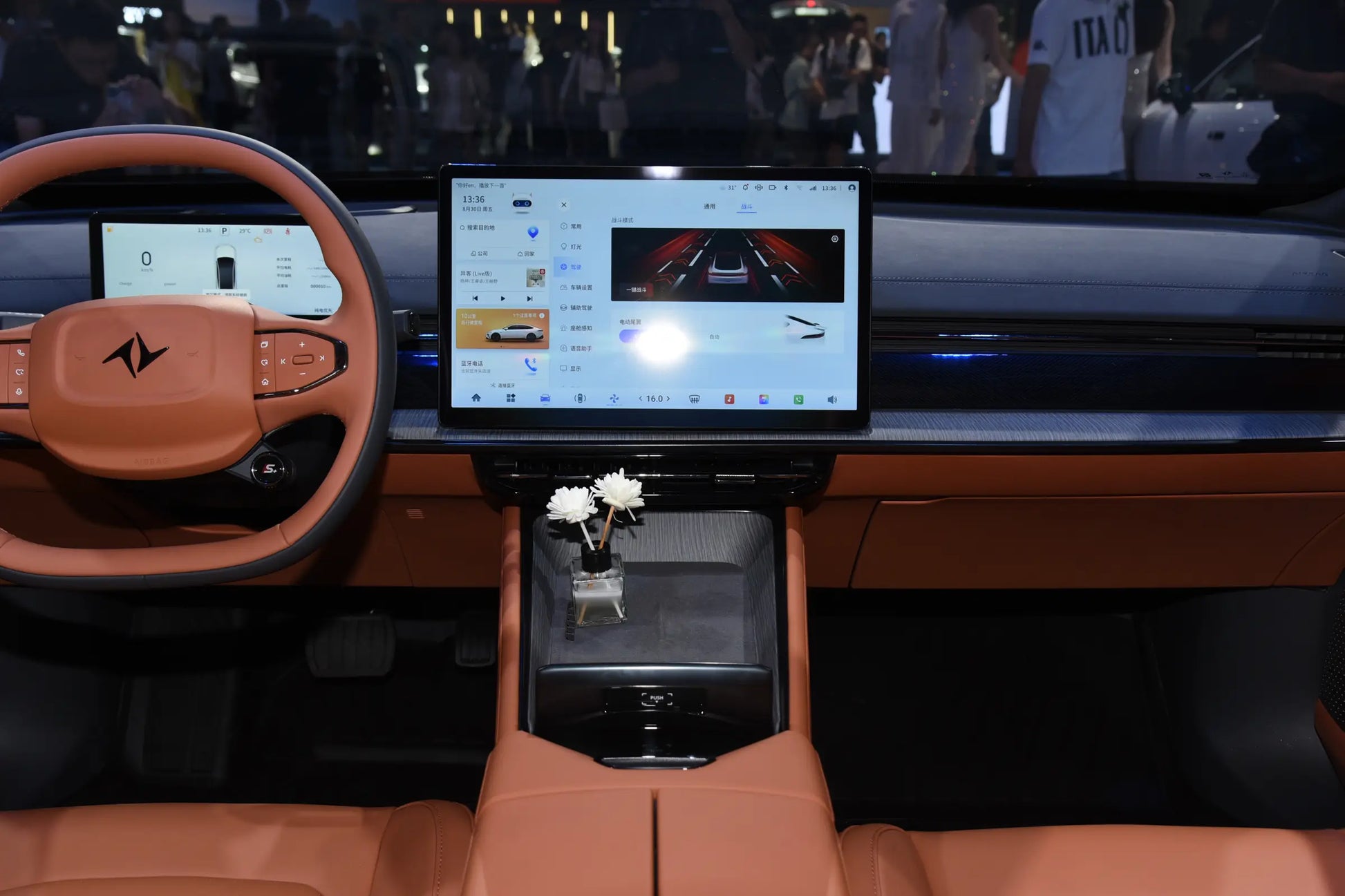 Dongfeng eπ007-Hybrid REEV