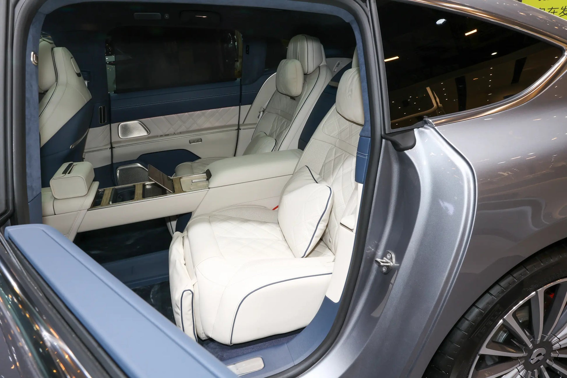 NIO ET9