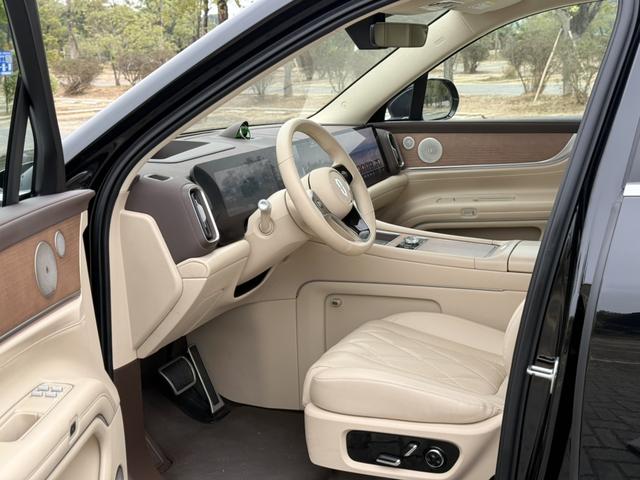 Certificated Pre-Owned Wenjie M9 2024 Extended Range Max Six-Seater Version -u22539533