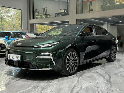 Certificated Pre-Owned Geely Galaxy Xingyao 8 PHEV 2025 Edition 130km EM-i Flagship Version