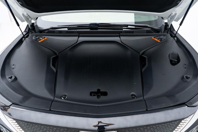 Pre-Owned IQ Aoge 2024 Model 4WD Long-Range Version