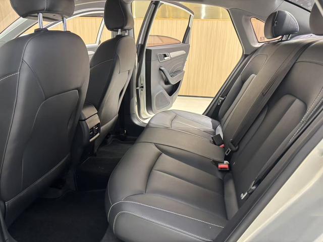 Certificated Used Roewe Ei6 2017 Edition 45T Hybrid Connected Intelligent Enjoyment Version