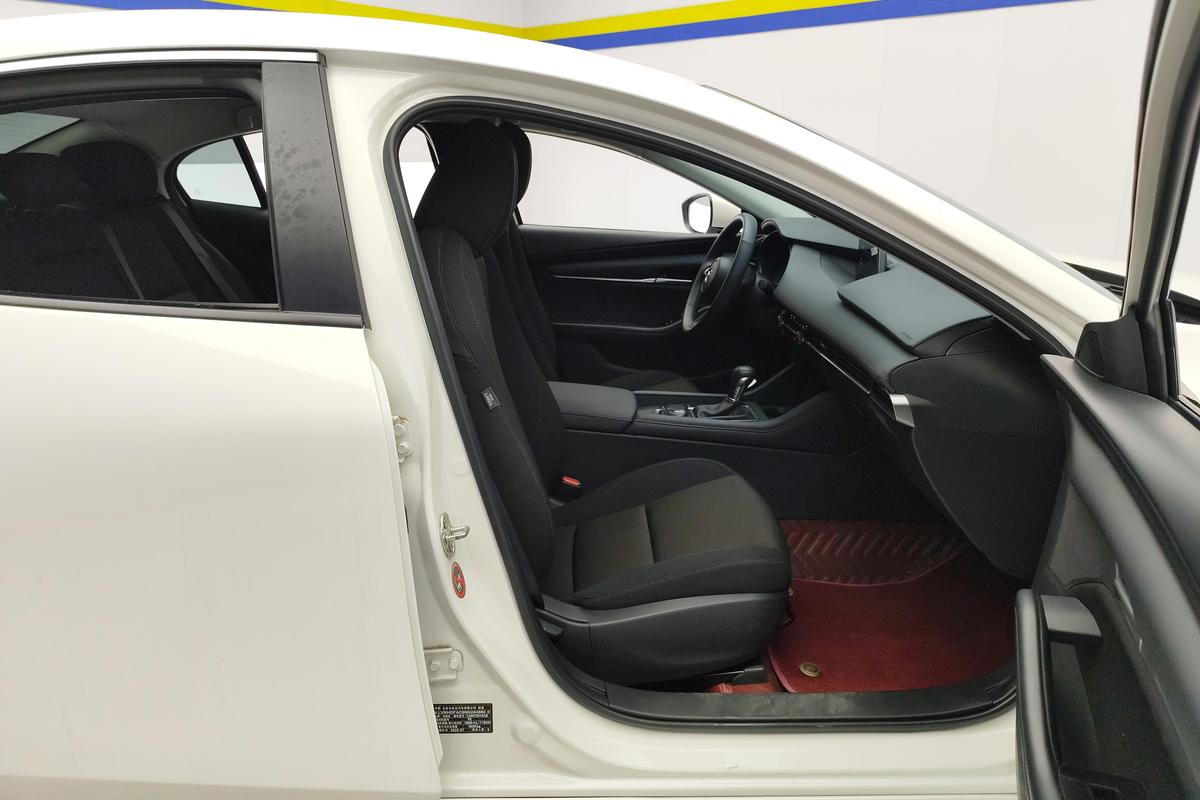 Certificated Used Mazda 3 Axela 2022 2.0L Automatic Zhiqing Edition