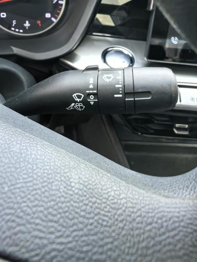 Certificated Used Roewe MG5 2022 180DVVT Manual Youth Fashion Edition