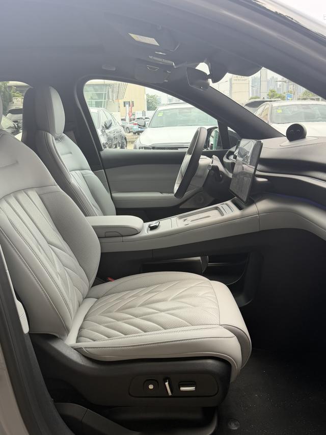 Certificated Pre-Owned NIO ES6 2025 75kWh -u23808894
