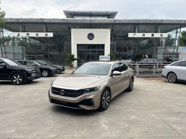 Certificated Pre-Owned SAIC Volkswagen Passat 2022 330TSI Luxury Edition -u23724312