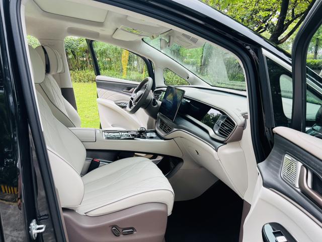 Certificated Pre-Owned Denza D9 DM 2022 970 4WD Flagship Edition -u24010902